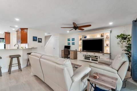 611 NE 12th Terrace #2, Boynton Beach FL - photo 8 of 84