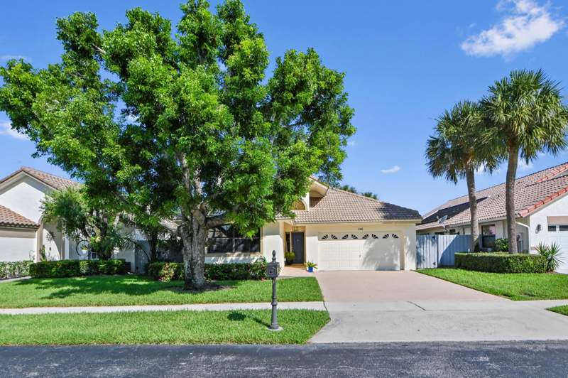 4 bedroom Single Family Residence at 108 Executive Circle, Executive Estates, Boynton Beach — photo 2