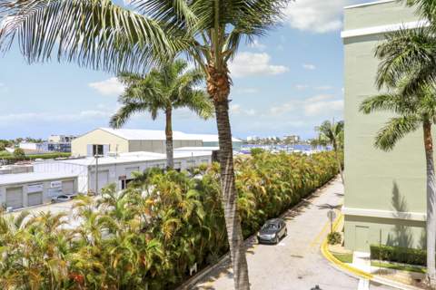 802 W Windward Way #301, Lantana FL - photo 10 of 18