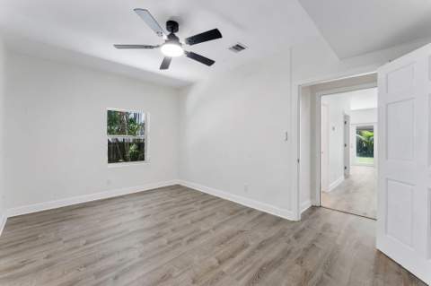 7044 Thompson Road, Boynton Beach FL - photo 9 of 44
