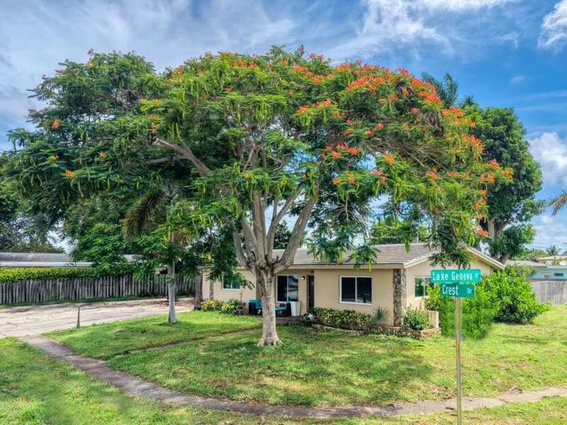 4 bedroom Single Family Residence at 1510 Crest Drive, Lake Osborne Estates 4, Lake Worth — photo 1