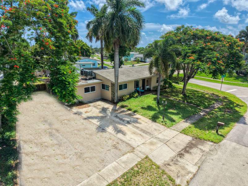 4 bedroom Single Family Residence at 1510 Crest Drive, Lake Osborne Estates 4, Lake Worth — photo 4