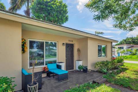 1510 Crest Drive, Lake Worth FL - photo 7 of 34
