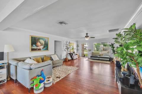 1510 Crest Drive, Lake Worth FL - photo 15 of 34