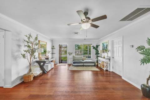 1510 Crest Drive, Lake Worth FL - photo 18 of 34