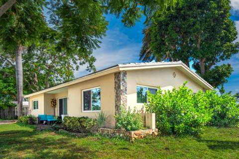 1510 Crest Drive, Lake Worth FL - photo 6 of 34