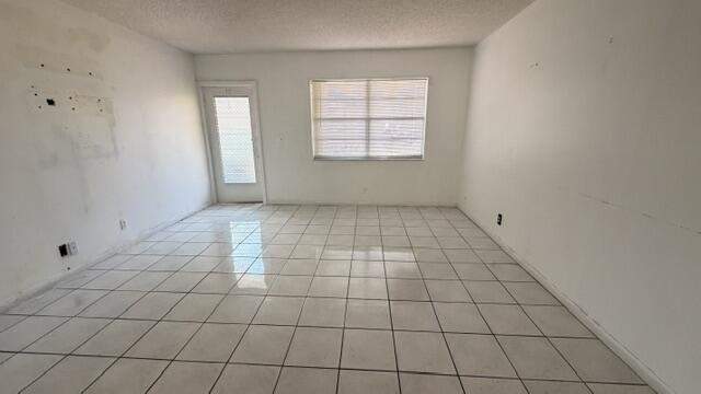 1 bedroom Condominium at 22 Abbey Lane #104, VILLAGES OF ORIOLE ABBEY CONDO, Delray Beach — photo 2