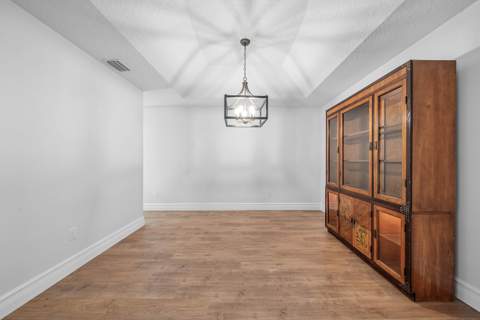 1506 Wiltshire Village Drive, Wellington FL - photo 12 of 33