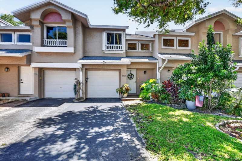 2 bedroom Townhouse at 2260 Discovery Circle, Coral Point North, Deerfield Beach — photo 1