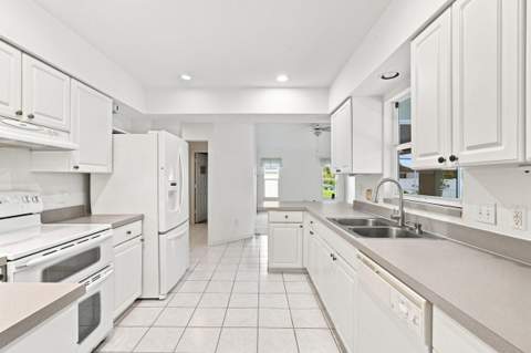 6512 Flora Way, Fort Pierce FL - photo 8 of 30