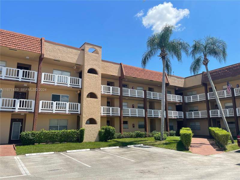 2 bedroom Condominium at 9300 Sunrise Lakes Boulevard #303, Sunrise Lakes 93 Condo, Sunrise — photo 2
