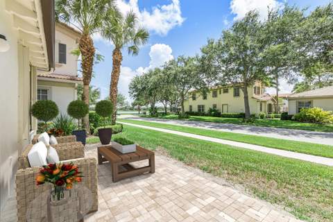 542 Tomahawk Court, Palm Beach Gardens FL - photo 6 of 49