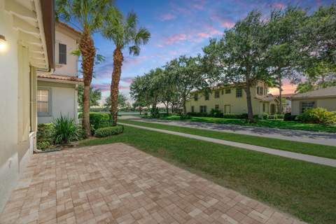 542 Tomahawk Court, Palm Beach Gardens FL - photo 23 of 49