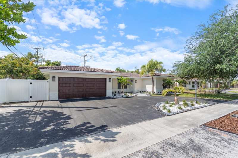 5 bedroom Single Family Residence at 2280 NE 62nd Street, Imperial Point 3rd Sec, Fort Lauderdale — photo 1