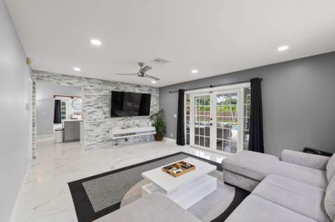 6785 Escondida Drive, Lake Clarke Shores FL - photo 13 of 34