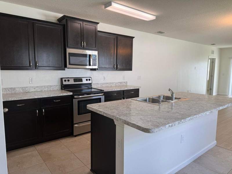 3 bedroom Single Family Residence at 11477 SW Patterson Street, Tradition Plat No 29, Port St. Lucie — photo 2