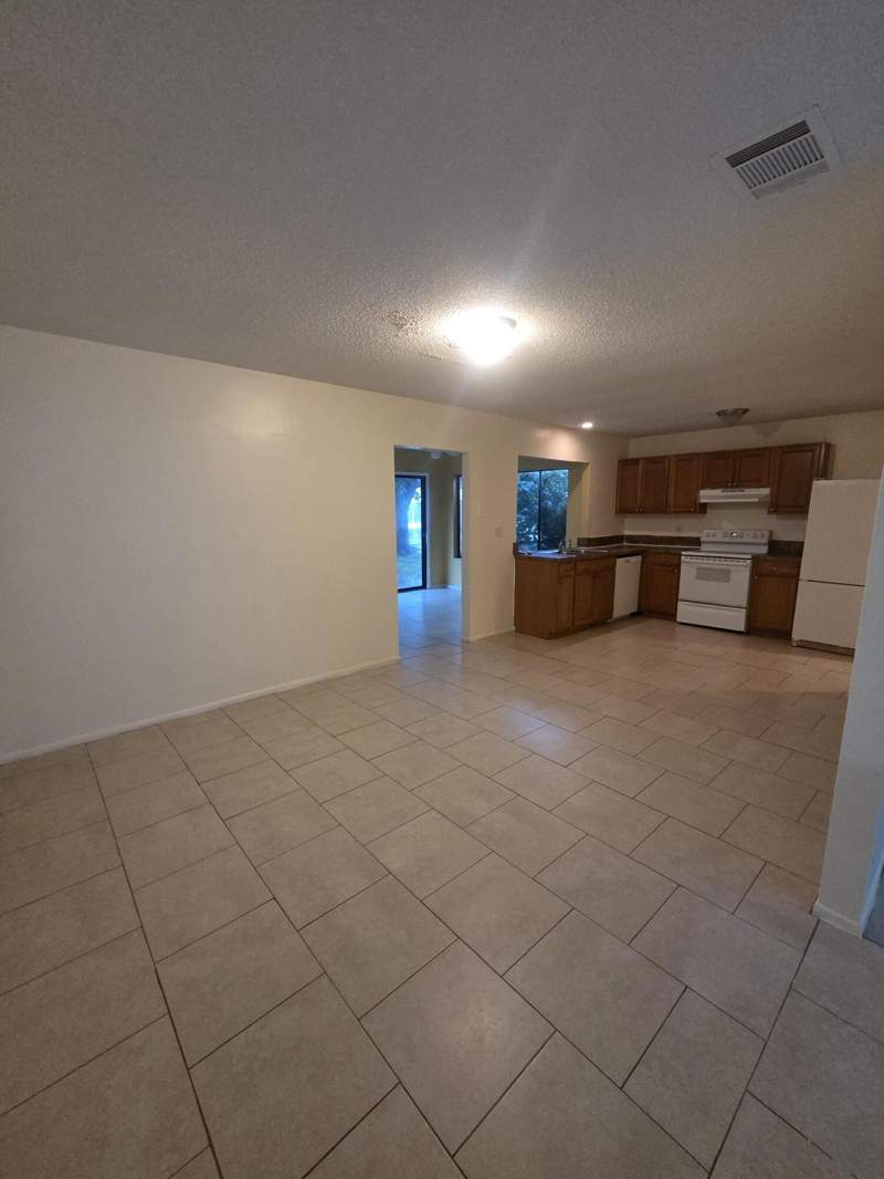 3 bedroom Single Family Residence at 1917 SE Burgundy Lane, South Port St Lucie Unit 15, Port St. Lucie — photo 2