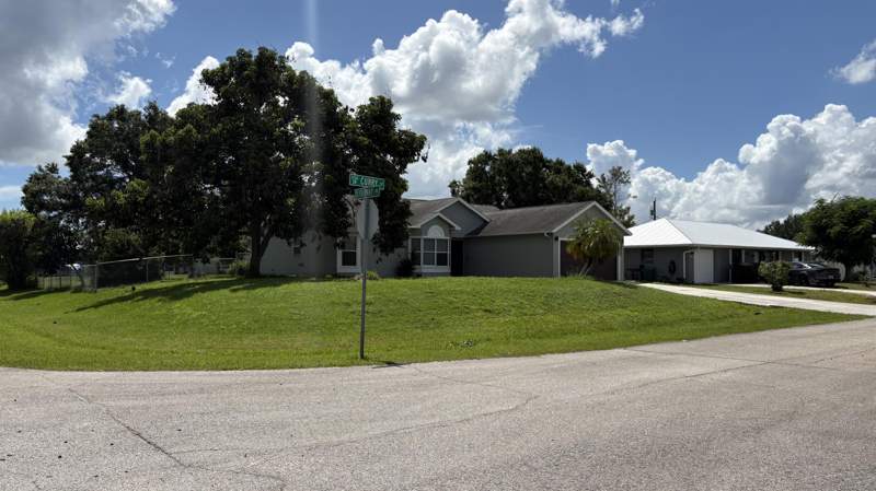 3 bedroom Single Family Residence at 1501 SW Curry Street, Port St Lucie Section 4, Port St. Lucie — photo 2
