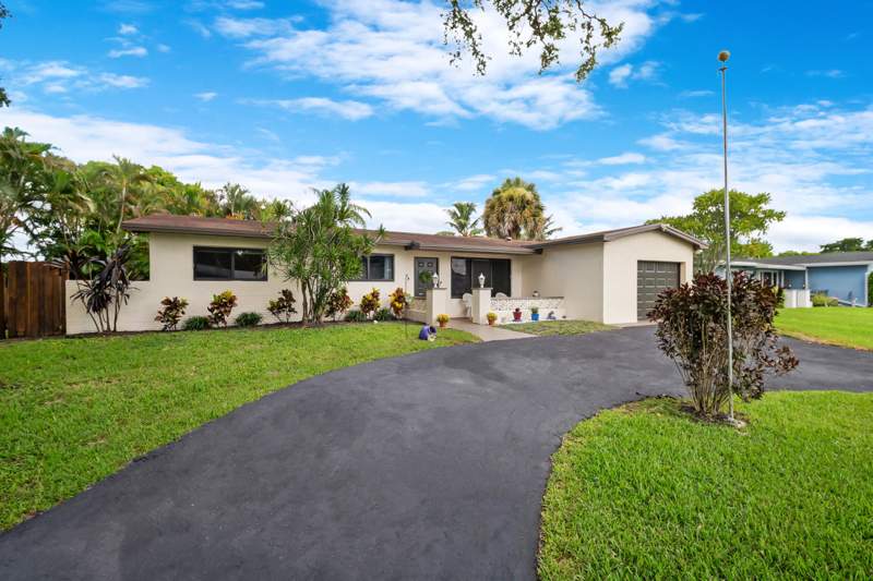 4 bedroom Single Family Residence at 510 NW 93rd Terrace, Pasadena Lakes South, Pembroke Pines — photo 2