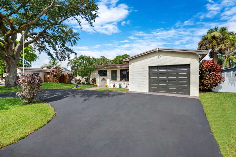 4 bedroom Single Family Residence at 510 NW 93rd Terrace, Pasadena Lakes South, Pembroke Pines — photo 1