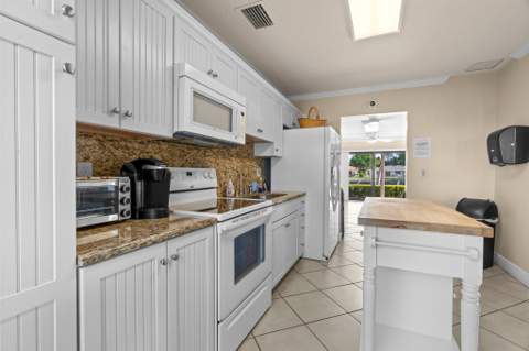 130 CYPRESS CLUB Drive #306, Pompano Beach FL - photo 22 of 64