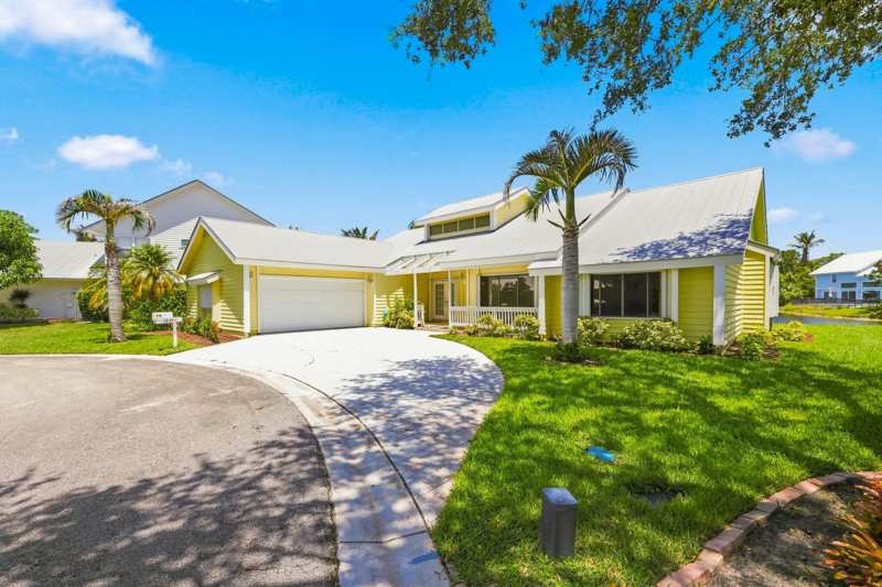 3 bedroom Single Family Residence at 10461 SE Amberjack Court, Jupiter Narrows, Hobe Sound — photo 1