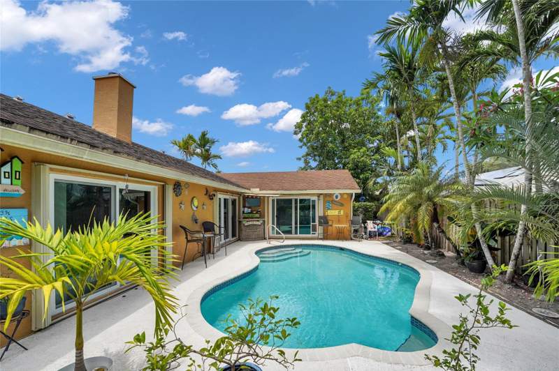 4 bedroom Single Family Residence at 9811 NW 53rd Court, West View Estates, Coral Springs — photo 5
