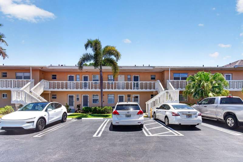 1 bedroom Condominium at 2101 NE 1st Court #204, Village Royale Condo 1, Boynton Beach — photo 2