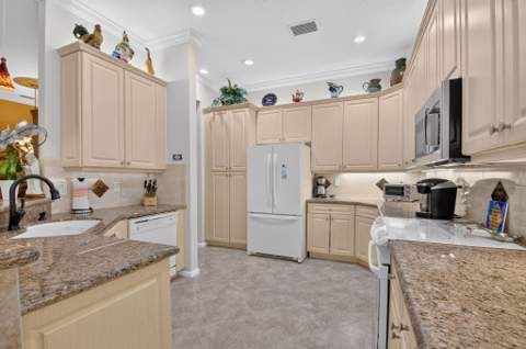 13064 Aliso Beach Drive, Delray Beach FL - photo 13 of 57