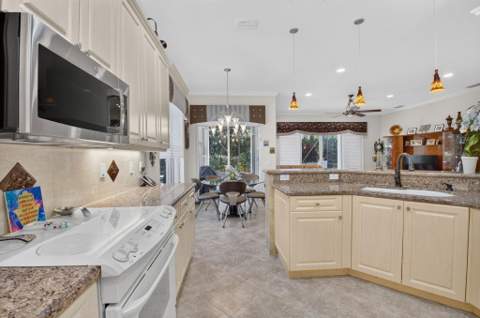 13064 Aliso Beach Drive, Delray Beach FL - photo 16 of 57
