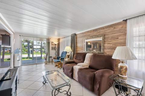 8670 SW 18th Place, Davie FL - photo 9 of 22