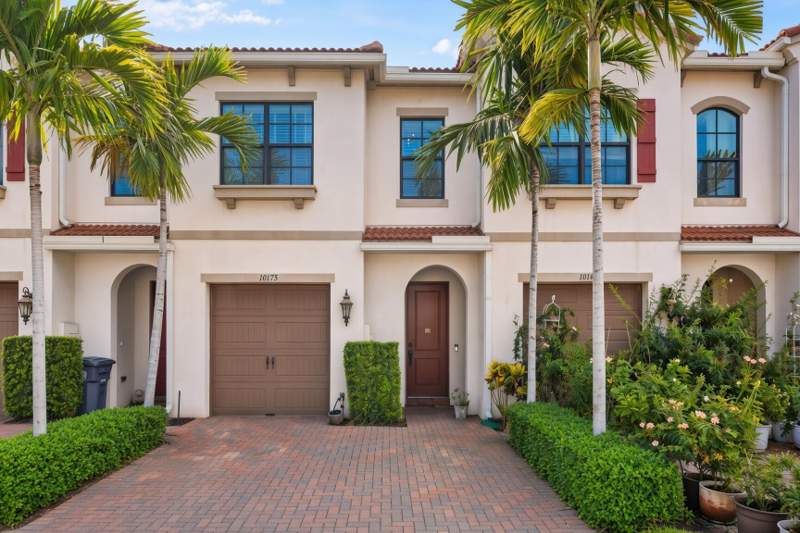 3 bedroom Townhouse at 10175 Akenside Drive, Boca Dunes Pud, Boca Raton — photo 2