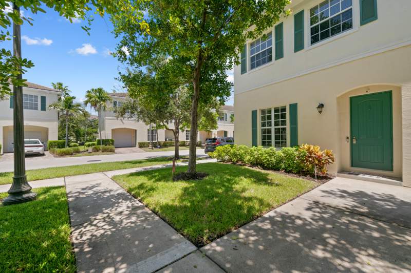 3 bedroom Townhouse at 701 SW 1st Terrace, Cypress Grove, Pompano Beach — photo 2