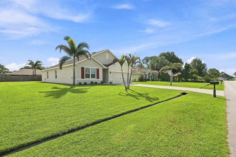 4 bedroom Single Family Residence at 1617 SE Shepard Lane, Port St Lucie Section 13, Port St. Lucie — photo 4