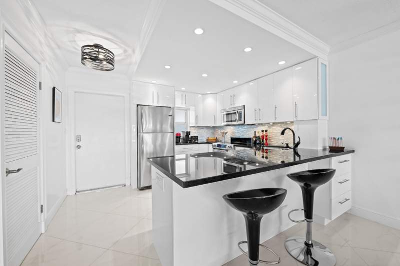 2 bedroom Condominium at 400 N Federal Highway #315, River House Towers Condo, Deerfield Beach — photo 3