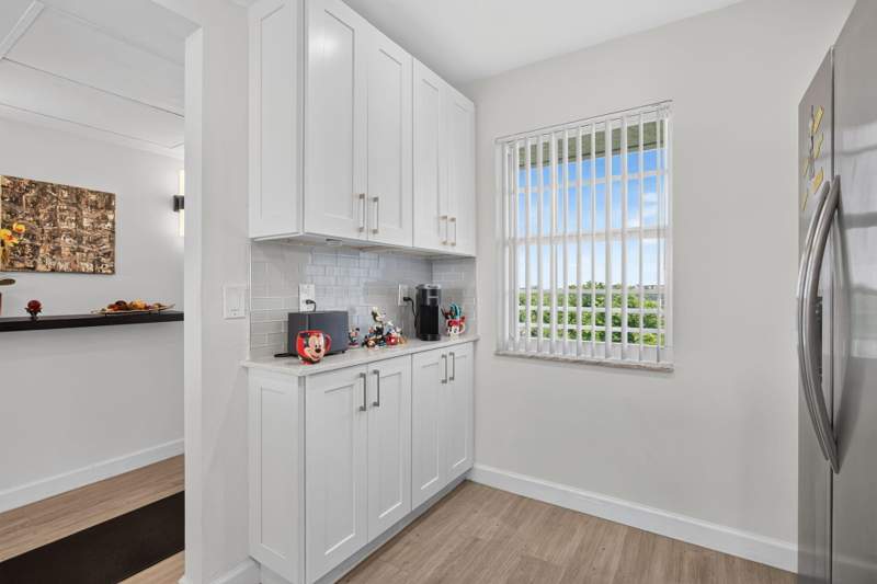 2 bedroom Condominium at 575 Oaks Lane #709, No 61 Palm-Aire Country Club, Pompano Beach — photo 2