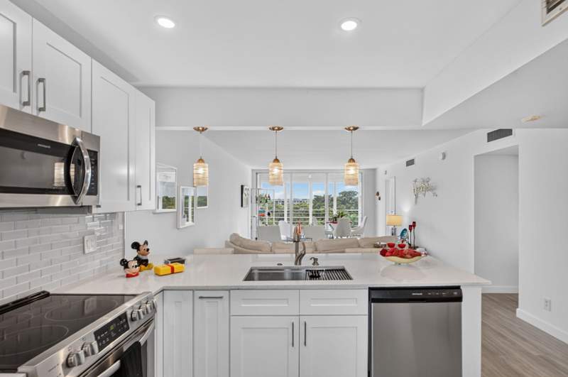2 bedroom Condominium at 575 Oaks Lane #709, No 61 Palm-Aire Country Club, Pompano Beach — photo 3