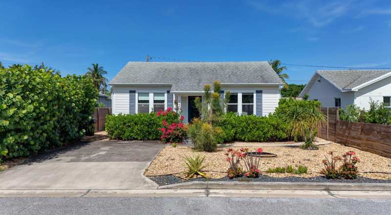4 bedroom Single Family Residence at 1305 N Palmway, North Lake Worth, Lake Worth Beach — photo 1