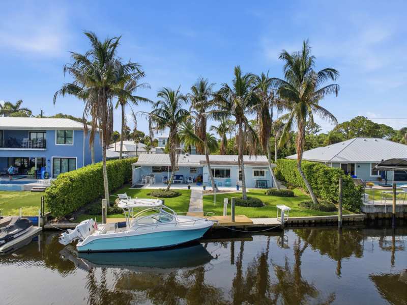2 bedroom Single Family Residence at 1719 SW Dyer Point Road, Seagate Harbor, Palm City — photo 1