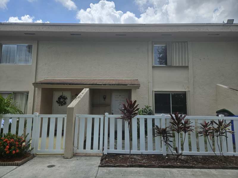 3 bedroom Townhouse at 1419 NW 80th Avenue #F, Townhomes Of Oriole II, Margate — photo 1
