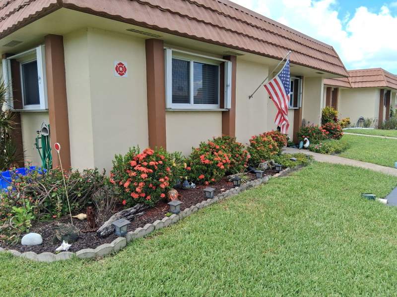 2 bedroom Villa at 5730 E Fernley Drive #55, Cresthaven Condo Townhomes Sec 3, West Palm Beach — photo 3
