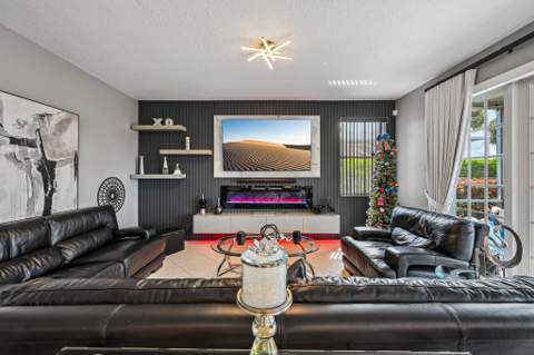 2415 Westmont Drive, Royal Palm Beach FL - photo 13 of 77