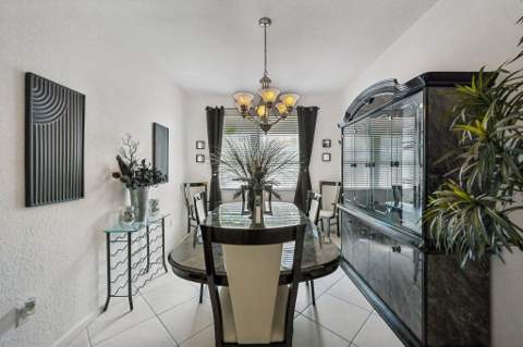 2415 Westmont Drive, Royal Palm Beach FL - photo 15 of 77