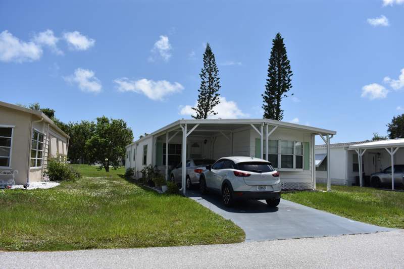 2 bedroom Manufactured Home at 5 W Caribbean, Spanish Lakes Golf Village, Port St. Lucie — photo 2