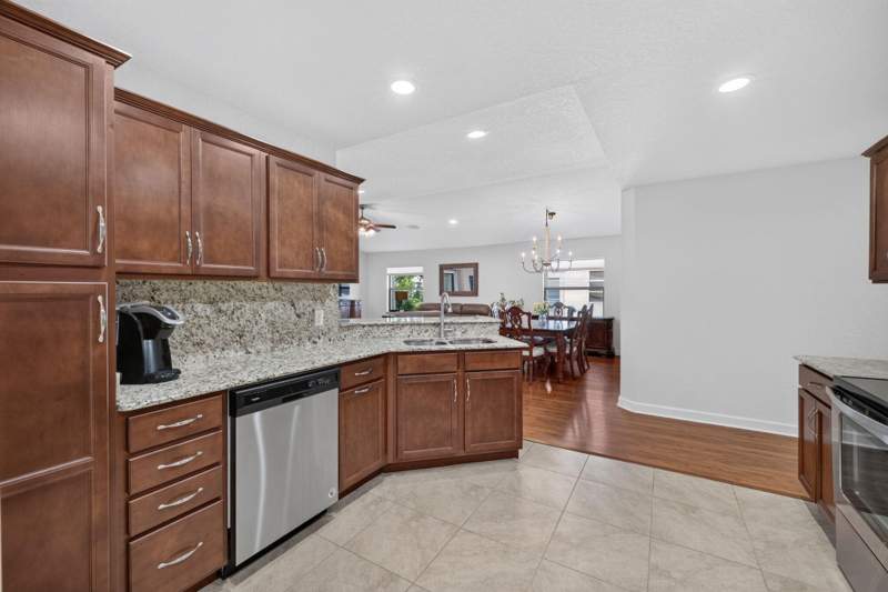 3 bedroom Single Family Residence at 79 Flores Del Norte, Spanish Lakes Country Club Village, Fort Pierce — photo 4