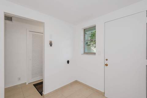 1000 NE 12th Avenue #104, Hallandale Beach FL - photo 12 of 25