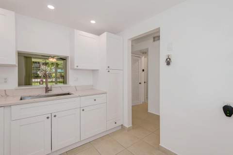 1000 NE 12th Avenue #104, Hallandale Beach FL - photo 13 of 25