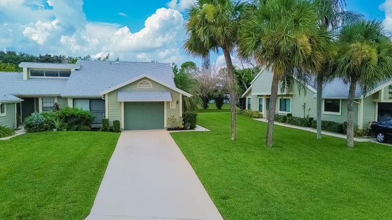 2 bedroom Villa at 1566 SE Dewberry Court, Villas Of Village Green, Port St. Lucie — photo 3