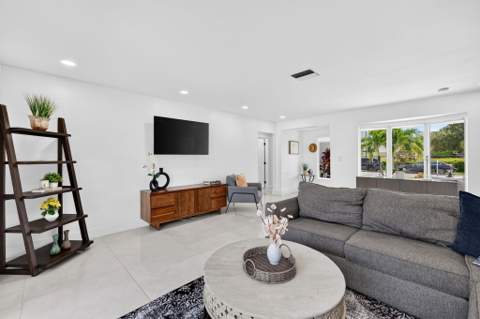 6351 NE 22nd Avenue, Fort Lauderdale FL - photo 10 of 63