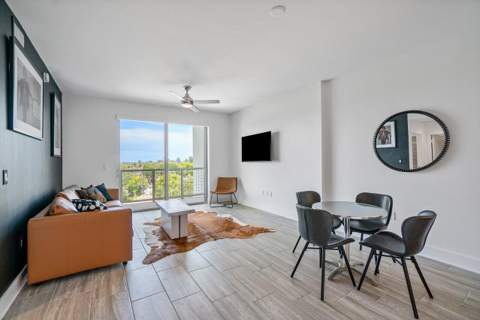 236 SE Fifth Avenue #303, Delray Beach FL - photo 8 of 44